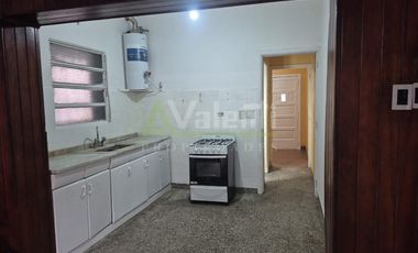 Casa PH en alquiler en Parque Quirno