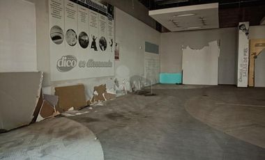 Local en centro comercial en renta en San Andrés Atenco Tlalnepantla de Baz México.