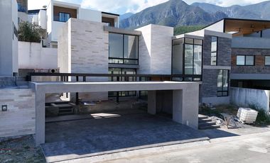CASA NUEVA PARA ESTRENAR  EN VENTA SIERRA ALTA- $21,000,000