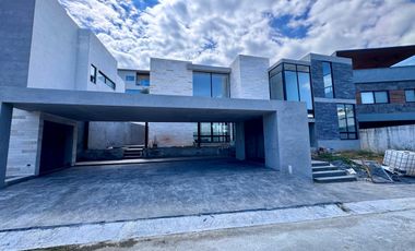 CASA NUEVA PARA ESTRENAR  EN VENTA SIERRA ALTA- $21,000,000