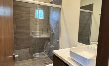 DEPARTAMENTO EN RENTA EN FUNDADORES ZONA VALLE ORIENTE