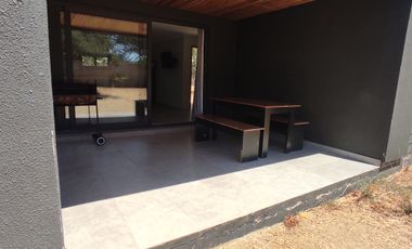 ARRIENDO EN ALGARROBO NORTE, CASA CON ESPACIO COMPARTIDO