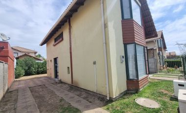ARRIENDO CASA EN EXCLUSIVO BARRIO DE MACHALI