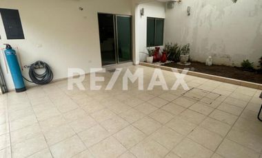 Casa en Venta  - (3)