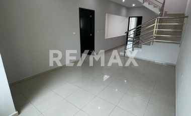 Casa en Venta  - (3)