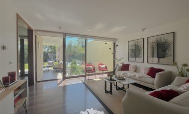 Casa en Arriendo en camino la laguna con camino del sol