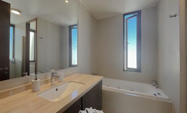 Casa en Arriendo en camino la laguna con camino del sol