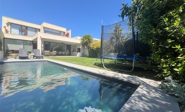 Casa en Arriendo en camino la laguna con camino del sol