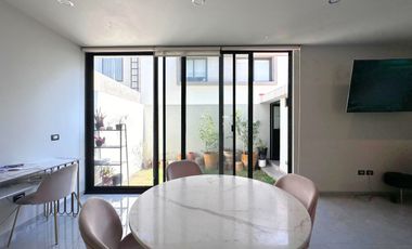 RENTA DE CASA EN PUNTO SUR ESTE