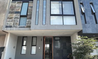 RENTA DE CASA EN PUNTO SUR ESTE