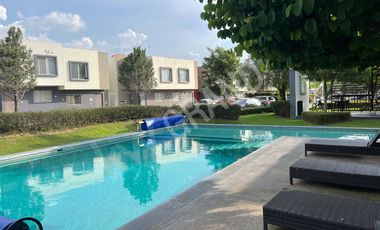 Casa en renta con jardín excedente en Somos Residencial