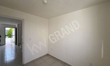 Casa en renta con jardín excedente en Somos Residencial