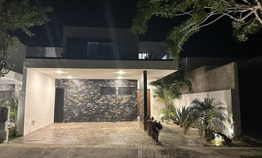 Casa en Venta en Privada Gran Valle Cholul | 3 habitaciones + cuarto de servicio