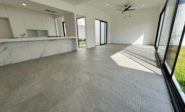 CASA EN RENTA MERIDA, CHOLUL, PRIVADA OASIS, DISPONIBLE.