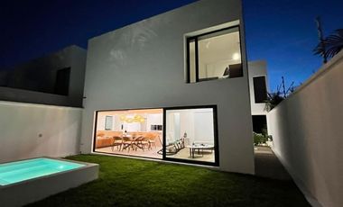 CASA EN RENTA MERIDA, CHOLUL, PRIVADA OASIS, DISPONIBLE.