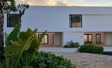 CASA EN RENTA MERIDA, CHOLUL, PRIVADA OASIS, DISPONIBLE.