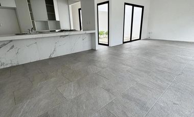 CASA EN RENTA MERIDA, CHOLUL, PRIVADA OASIS, DISPONIBLE.