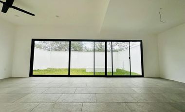 CASA EN RENTA MERIDA, CHOLUL, PRIVADA OASIS, DISPONIBLE.