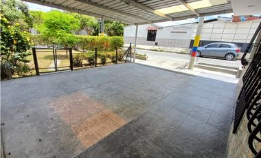 CASA EN EL BARRIO LIMONAR