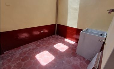 CASA EN EL BARRIO LIMONAR