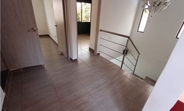 CASA EN EL BARRIO LIMONAR
