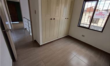 CASA EN EL BARRIO LIMONAR
