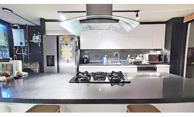 Vendo moderna casa remodelada en Castropol unidad cerrada