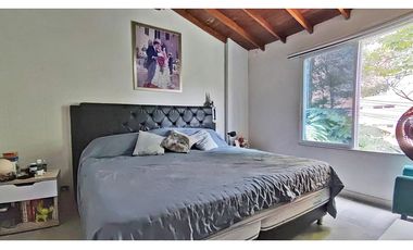 Vendo moderna casa remodelada en Castropol unidad cerrada