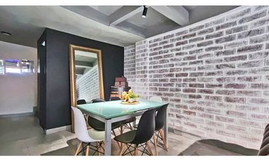 Vendo moderna casa remodelada en Castropol unidad cerrada