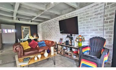 Vendo moderna casa remodelada en Castropol unidad cerrada