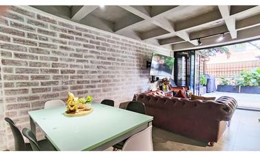 Vendo moderna casa remodelada en Castropol unidad cerrada