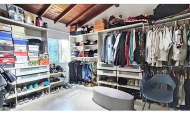 Vendo moderna casa remodelada en Castropol unidad cerrada