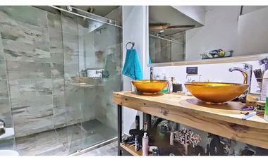 Vendo moderna casa remodelada en Castropol unidad cerrada