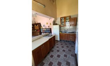 ALQUILER CASA EN CALLE MARIANO MORENO1028