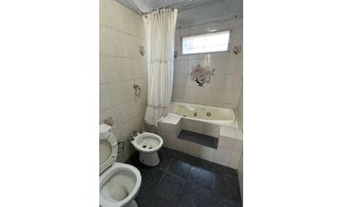 ALQUILER CASA EN CALLE MARIANO MORENO1028