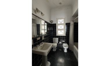 ALQUILER CASA EN CALLE MARIANO MORENO1028