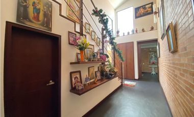 VENDO HERMOSA CASA EN CAJICA.