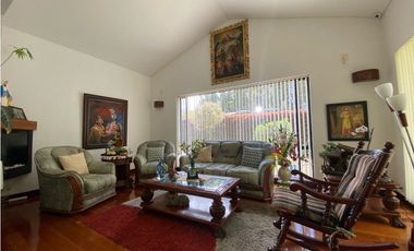 VENDO HERMOSA CASA EN CAJICA.