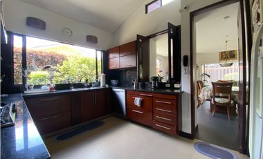 VENDO HERMOSA CASA EN CAJICA.