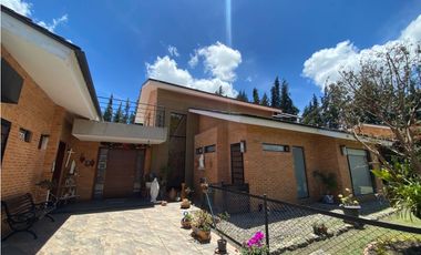 VENDO HERMOSA CASA EN CAJICA.