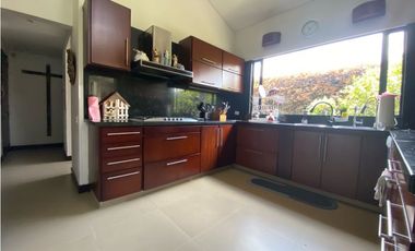 VENDO HERMOSA CASA EN CAJICA.