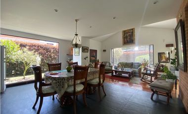 VENDO HERMOSA CASA EN CAJICA.