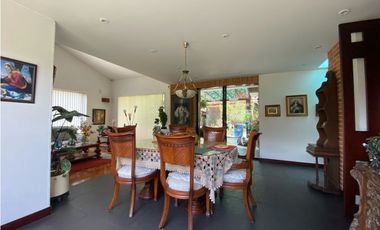 VENDO HERMOSA CASA EN CAJICA.