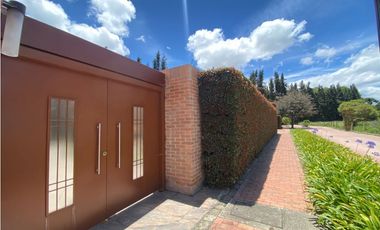 VENDO HERMOSA CASA EN CAJICA.