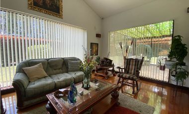 VENDO HERMOSA CASA EN CAJICA.