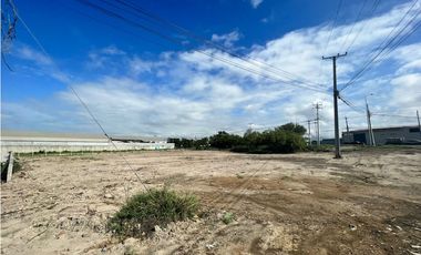 Terreno Esquinero en Alquiler – A Pocos Pasos del Aeropuerto de Manta