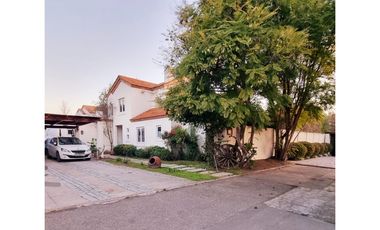 Piedra Roja/ 5 Dormitorios/ Las Flores  (VE)