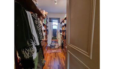 Piedra Roja/ 5 Dormitorios/ Las Flores  (VE)