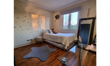 Piedra Roja/ 5 Dormitorios/ Las Flores  (VE)