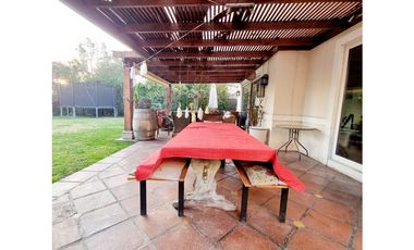 Piedra Roja/ 5 Dormitorios/ Las Flores  (VE)